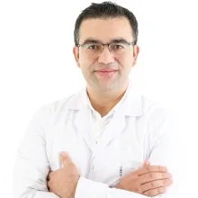 Op. Dr. Hüseyin Zeybek — Plastik Rekonstrüktif Ve Estetik Cerrahi, Denizli. Portre fotoğrafı.