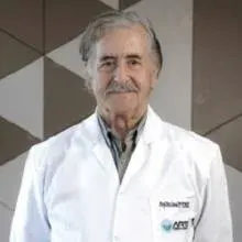 Prof. Dr. Cemal Aytemiz — Plastik Rekonstrüktif Ve Estetik Cerrahi, Ankara. Portre fotoğrafı.