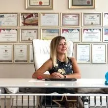 Uzm. Dr. Dilek Başaran — Dermatoloji, İstanbul. Portre fotoğrafı.