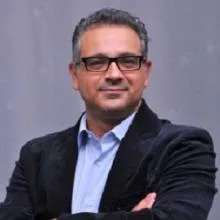 Op. Dr. Tolga Beydeş — Plastik Rekonstrüktif Ve Estetik Cerrahi, Ankara. Portre fotoğrafı.