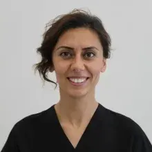 Dt. Deniz Bozoğlu — Diş Hekimi, Başiskele, Kocaeli. Portre fotoğrafı.