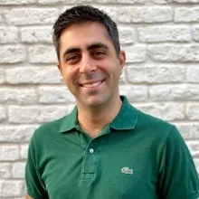 Prof. Dr. Ersin Akşam — Plastik Rekonstrüktif Ve Estetik Cerrahi, İzmir. Portre fotoğrafı.