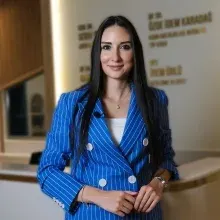 Dyt. İrem Ünlü — Diyetisyen, Kayseri. Portre fotoğrafı.