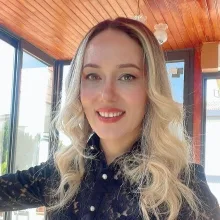 Uzm. Dr. Rena Bademkıran — Aile Hekimliği, Gaziantep. Portre fotoğrafı.
