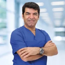 Uzm. Dr. Serdar Aymelek — İç Hastalıkları, Denizli. Portre fotoğrafı.