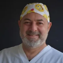 Dt. Günhan Eskicioğlu — Diş Hekimi, Aydın. Portre fotoğrafı.