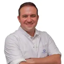 Dt. Koray Atik — Diş Hekimi, Manavgat, Antalya. Portre fotoğrafı.