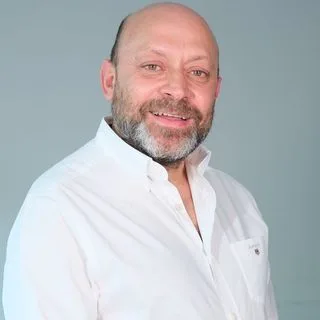Doç. Dr. Mehmet Sorar — Beyin Ve Sinir Cerrahisi, Ankara. Portre fotoğrafı.