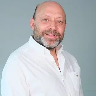 Doç. Dr. Mehmet Sorar — Beyin Ve Sinir Cerrahisi, Ankara. Portre fotoğrafı.