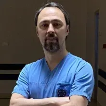 Prof. Dr. Özgen Işık — Genel Cerrahi. Portre fotoğrafı.