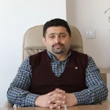 Dr. Öğr. Üyesi Önder Öztürk — Çocuk ve Ergen Psikiyatrisi, Denizli. Portre fotoğrafı.