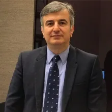 Prof. Dr. Tayfun Karahasanoğlu — Genel Cerrahi, Sarıyer, İstanbul. Portre fotoğrafı.