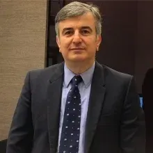Prof. Dr. Tayfun Karahasanoğlu — Genel Cerrahi, Sarıyer, İstanbul. Portre fotoğrafı.
