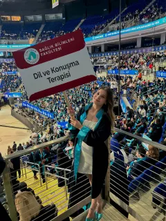 Dkt. Zeynep Çelik profilinde yer alan galeri fotoğrafı.