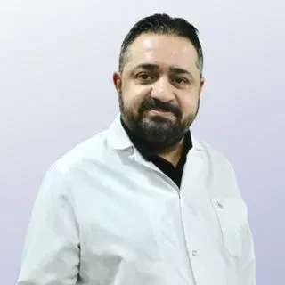 Dr. Öğr. Üyesi Oğuzhan Genç — Göz Hastalıkları, Ümraniye, İstanbul. Portre fotoğrafı.
