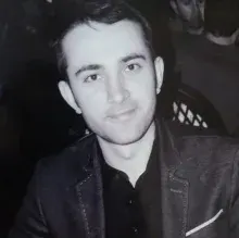 Dr. Erşan Ön — Dermatoloji, İstanbul. Portre fotoğrafı.