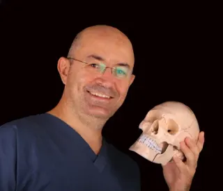 Dr. Dt. Burak Aksu profilinde yer alan galeri fotoğrafı.