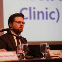 Uzm. Dr. Muhammet Ömür Ersin Altun — Plastik Rekonstrüktif Ve Estetik Cerrahi, Bursa. Portre fotoğrafı.