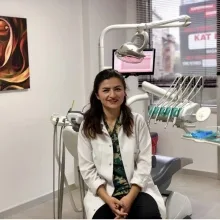 Dt. Gamze Söker — Diş Hekimi. Portre fotoğrafı.