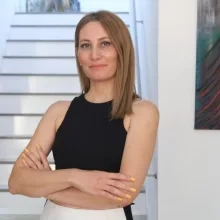 Dyt. Elif Çakırca Avcu — Diyetisyen, İzmir. Portre fotoğrafı.