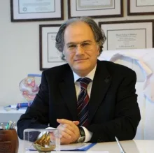 Prof. Dr. Ali Süha Sönmez — İstanbul. Portre fotoğrafı.