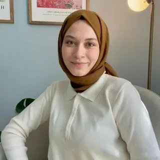 Kl. Psk. Arzu Nur Manav Öztürk — Psikoloji, İstanbul. Portre fotoğrafı.