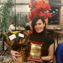 Uzm. Psk. Özge Güder Atasoy — Psikoloji, Bursa. Portre fotoğrafı.