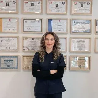Fzt. Esra Karaş — Fizyoterapi Ve Rehabilitasyon, İstanbul. Portre fotoğrafı.