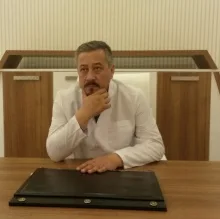 Op. Dr. Mehmet Özer Kobak — Plastik Rekonstrüktif Ve Estetik Cerrahi, Samsun. Portre fotoğrafı.