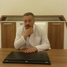 Op. Dr. Mehmet Özer Kobak — Plastik Rekonstrüktif Ve Estetik Cerrahi, Samsun. Portre fotoğrafı.