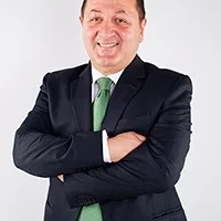 Prof. Dr. Ateş Karateke — Kadın Hastalıkları Ve Doğum, İstanbul. Portre fotoğrafı.