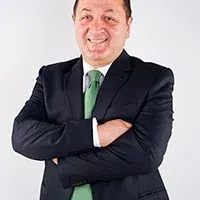 Prof. Dr. Ateş Karateke — Kadın Hastalıkları Ve Doğum, İstanbul. Portre fotoğrafı.
