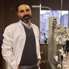 Doç. Dr. Kemal Turgay Özbilen — Göz Hastalıkları, Fatih, İstanbul. Portre fotoğrafı.