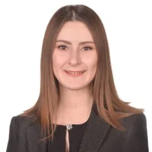 Uzm. Fzt. İrem Kurt Ulusoy — Fizyoterapi Ve Rehabilitasyon, Ankara. Portre fotoğrafı.
