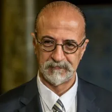 Dr. Öğr. Üyesi Kiryako İliya Ayvatoğlu — Göz Hastalıkları, İstanbul. Portre fotoğrafı.
