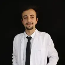 Dt. Hasan Basri Erayman — Diş Hekimi, Kahramanmaraş. Portre fotoğrafı.