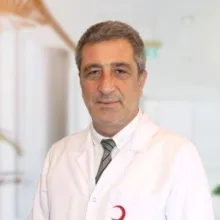 Dr. Uğur Nedim Yüce — Akupunktur, İstanbul. Portre fotoğrafı.