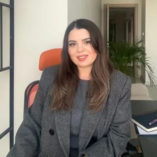 Psk. Derya Karabulut — İzmir. Portre fotoğrafı.