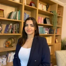 Psk. Yaren Buse Kanık — Psikoloji, İstanbul. Portre fotoğrafı.