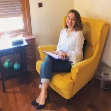 Kl. Psk. Büşra Yılmaz Akça — Psikoloji. Portre fotoğrafı.