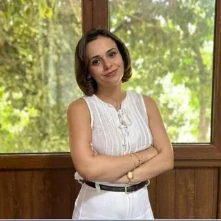 Dkt. Esma Gündöner — Kocaeli. Portre fotoğrafı.