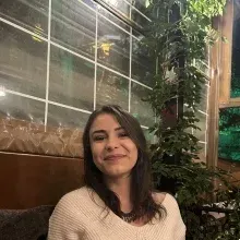 Psk. Aslıhan Şenay — Psikoloji, İstanbul. Portre fotoğrafı.