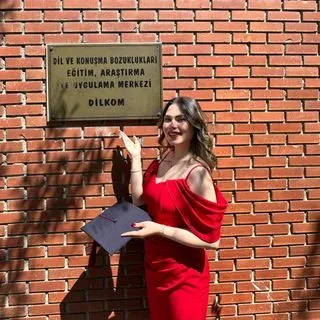 Dkt. Sıla Koçak — Dil ve Konuşma Terapisi. Portre fotoğrafı.