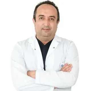 Dr. Ali Erdal Karakaya — Çocuk Cerrahisi, Kahramanmaraş. Portre fotoğrafı.