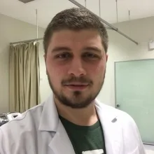 Fzt. Eray Düşgün — Fizyoterapi Ve Rehabilitasyon. Portre fotoğrafı.