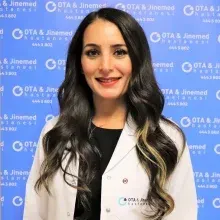 Op. Dr. Tuğba Özcan — Kadın Hastalıkları Ve Doğum, Beşiktaş, İstanbul. Portre fotoğrafı.