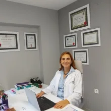 Prof. Dr. Füsun Öner Eyüboğlu — Göğüs Hastalıkları, Ankara. Portre fotoğrafı.