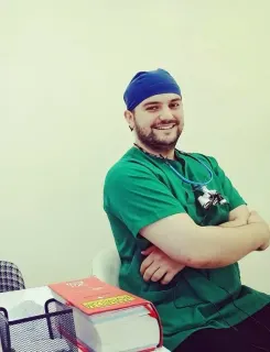 Dt. Rüstem Hacıbeyoğlu profilinde yer alan galeri fotoğrafı.