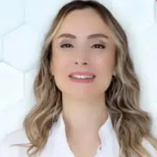 Uzm. Dr. Feyza Cesur Çalık — Kardiyoloji. Portre fotoğrafı.