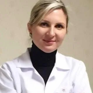 Dr. Dt. Özde Sezgin Çinkılıç — Ağız Diş Ve Çene Cerrahisi, Ankara. Portre fotoğrafı.
